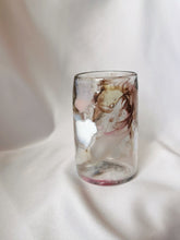Indlæs billede til gallerivisning Swirley glas, Magnolia 2023
